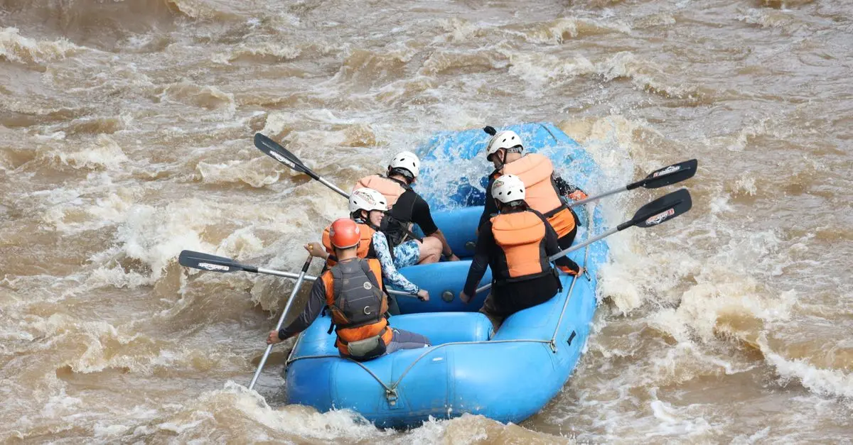 Przewodnik po rafting w Polsce: gdzie i jak?